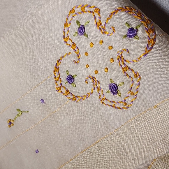 Handmade Embroidered Hand Towel Kitchen Towel With Tiny Flowers - Picture 4 of 5